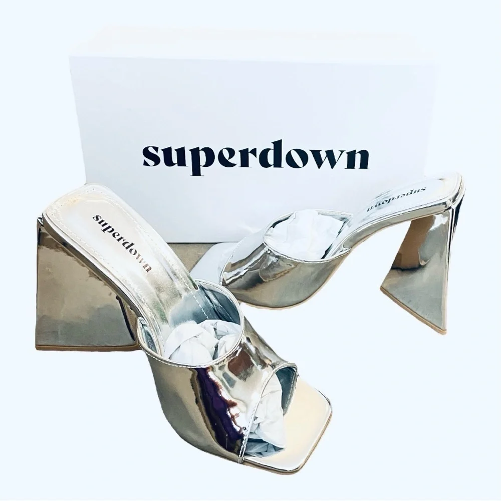NEW Superdown Indigo Heel Metallic Silver Slip On Triangular Heel Size 7